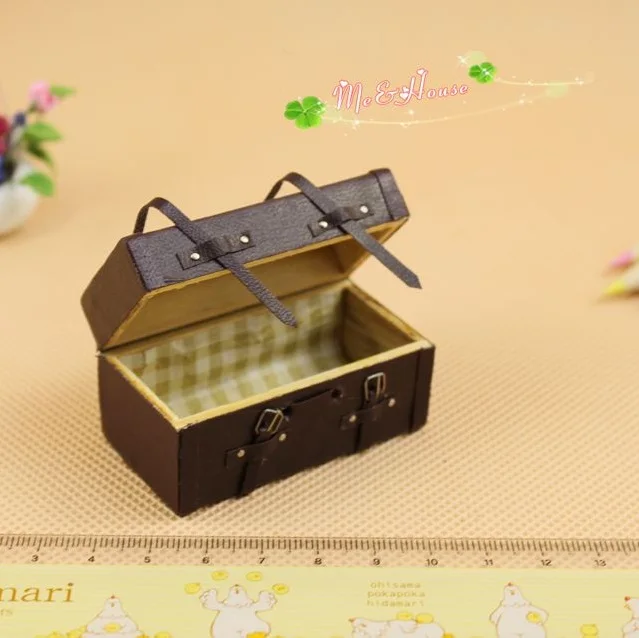 Mini dollhouse Crafts model accessories ancient mini patterned suitcase