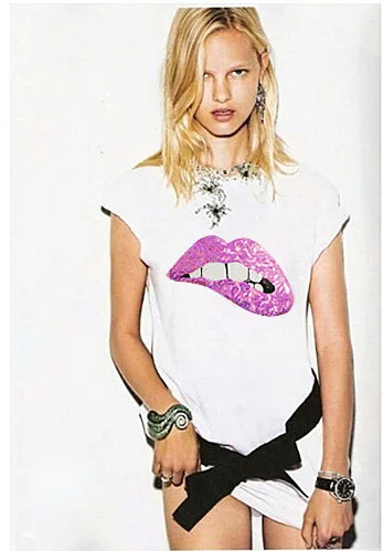 Новинка, брендовая весенне-летняя модная свободная Сексуальная футболка с буквенным принтом, топы с вышитыми розовыми губами и блестками, футболка для отдыха с губами