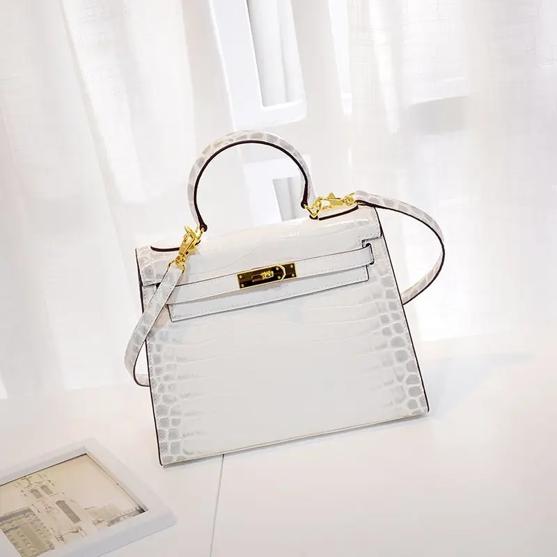 LOEIL Europe and the United States crocodile small bag chain bag Messenger small square bag mini leather female bag LOEIL Europe and the United States crocodile small bag chain bag Messenger small square bag mini leather female bag