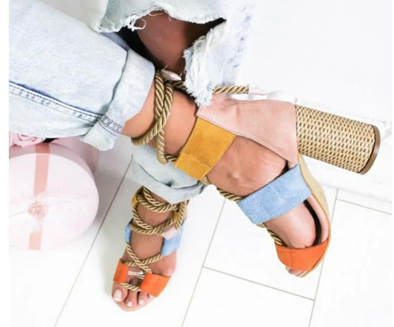Женские босоножки на высоком каблуке; Летние босоножки из искусственной кожи на высоком каблуке 4 цветов; туфли с острым открытым носком на каблуке 7 см; женская обувь на шнуровке; LO2