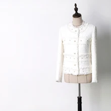 Новая красивая весенняя одежда с белым пером, светская львица, маленькая милая ветровка, ультра короткое пальто, красивая леди