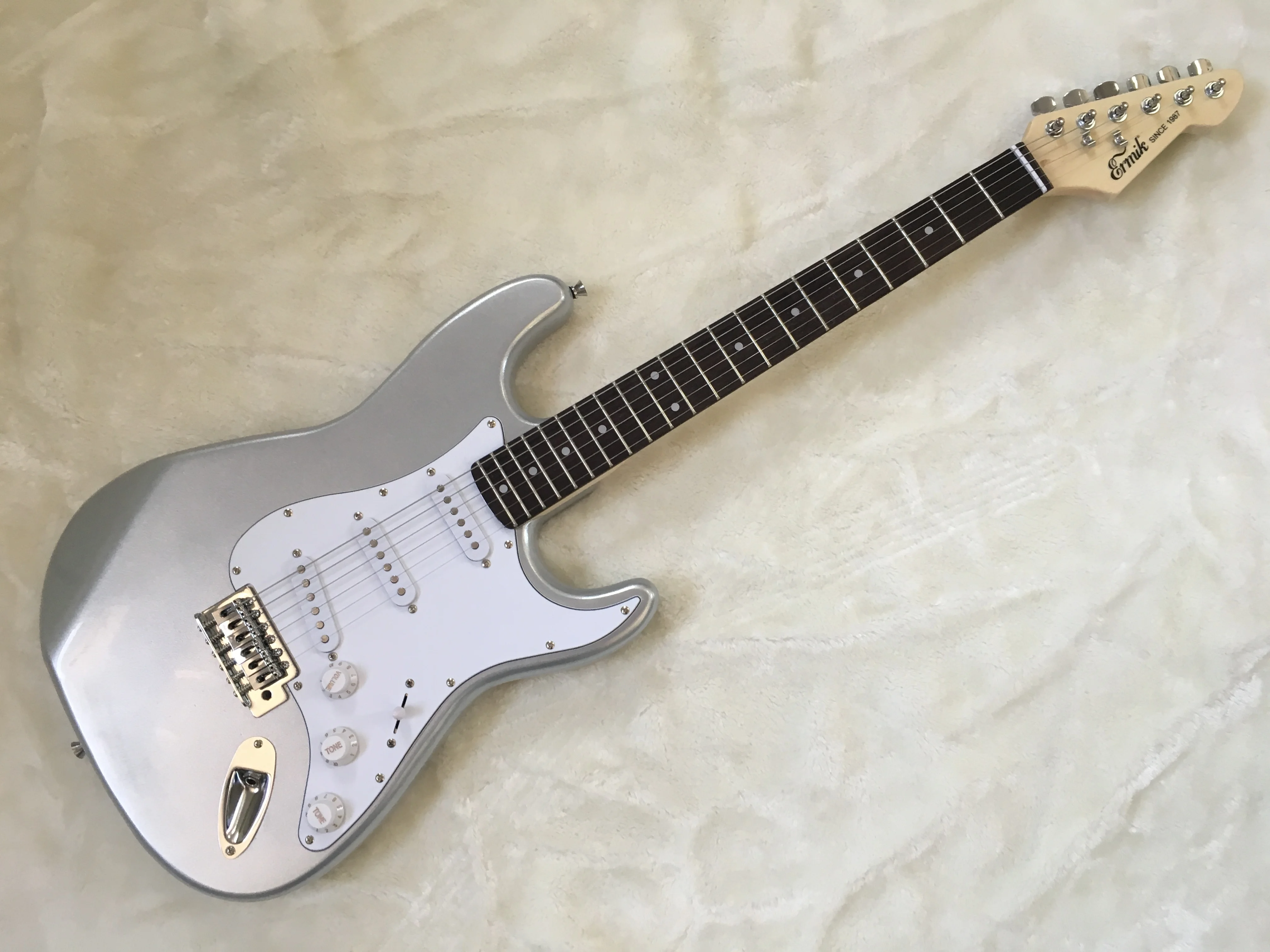 

Electric guitar/2019 new ermik st silvery color guitar/guitar in china