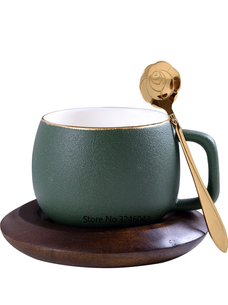 Креативная Европейская керамическая чашка с матовой поверхностью, кофейная чашка и блюдце, набор для домашнего послеобеденного чая, красная чайная чашка с деревянной крышкой, ложка