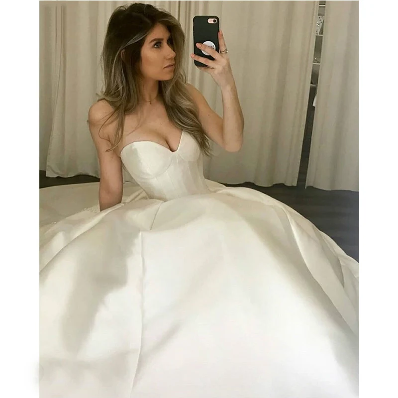 E Jue Shung White Taffeta Simple Wedding Dresses Lace Up Back