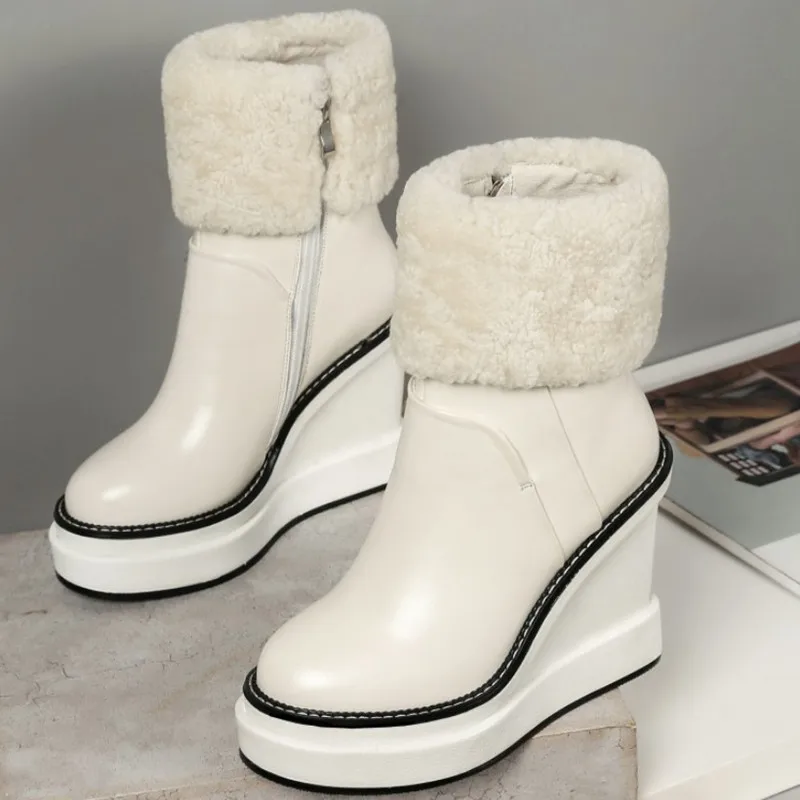 Брендовые зимние сапоги; женская обувь на танкетке; модная обувь из натуральной кожи; женские высокие сапоги из плюша; теплые водонепроницаемые зимние сапоги для женщин - Цвет: Beige