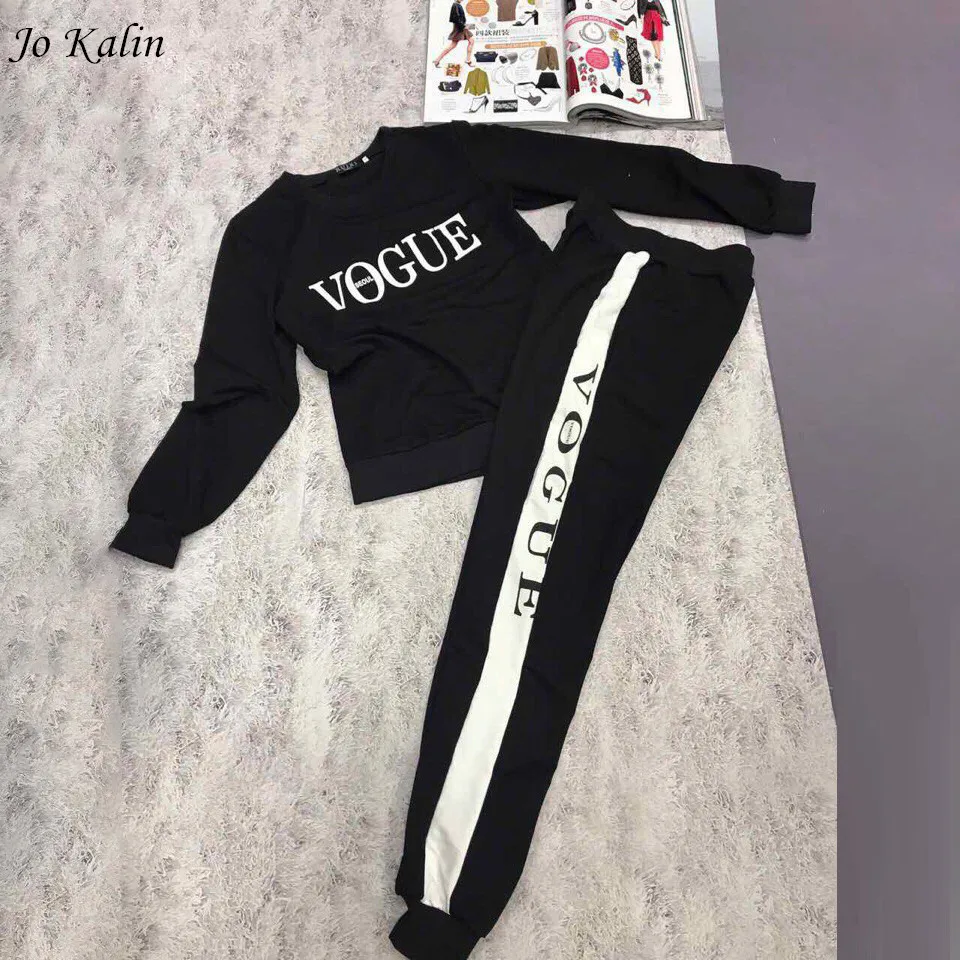 Weißer Damen-Hosenanzug, zweiteilig – Blazer mit Gürtel und weite Hose