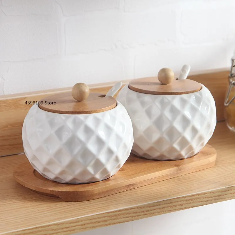 Online Tarro de condimento de cruet de cerámica cuenco de sal cuenco de azúcar cocina hogar de cerámica condimento tapa de frasco de vidrio tanque de almacenamiento bandeja de madera