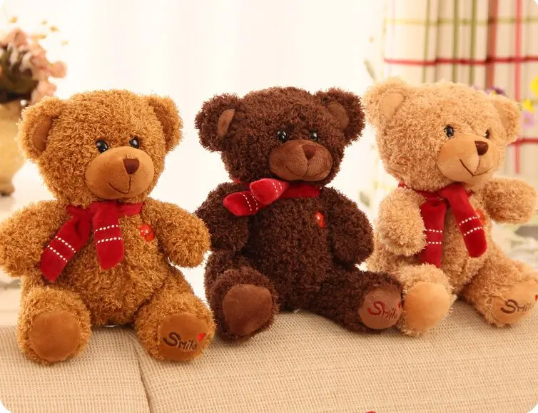 мишка улыбка. мишка улыбка. улыбка мишки. красивый медвежонок с цветами. плюшевый мишка.