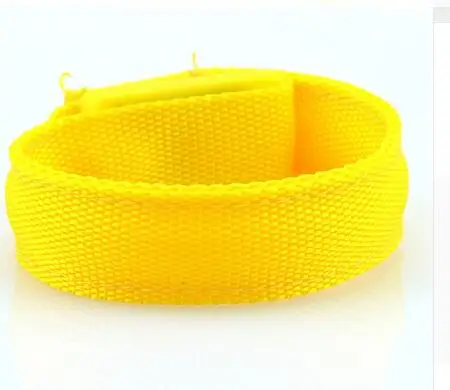 yellow 100 шт светодиодный мигающий браслет на запястье браслет ленточный ремень на руку светящийся танцевальный вечерний светящийся для вечерние украшения подарок - Цвет: yellow