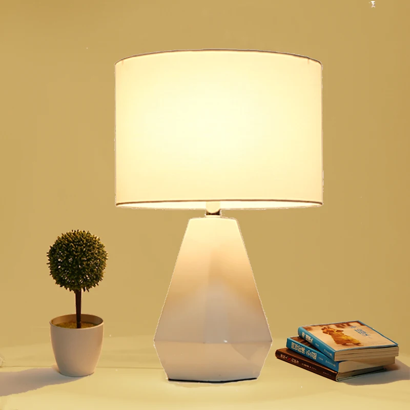 Bedroom lamps. Прикроватная лампа. Светильник в комнату настольный. Современные прикроватные светильники. Красивые прикроватные лампы.