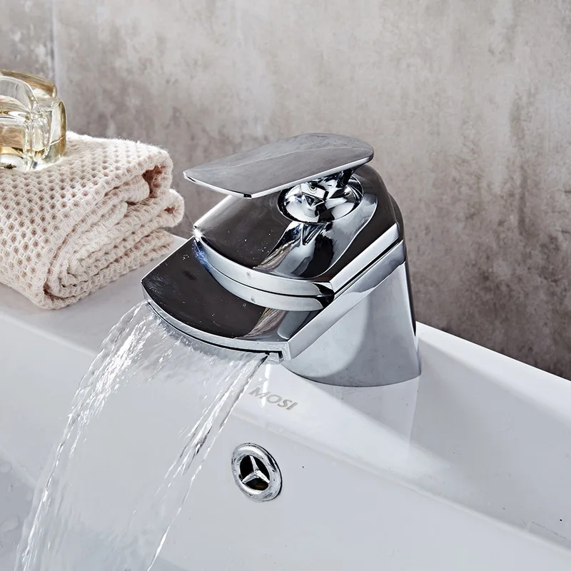 شلال صنبور الكروم النحاس قطب وحيد مقبض حوض خلاط مياه الحنفية بالوعة الحمام حوض مضادة للكبار الغرور صنبور