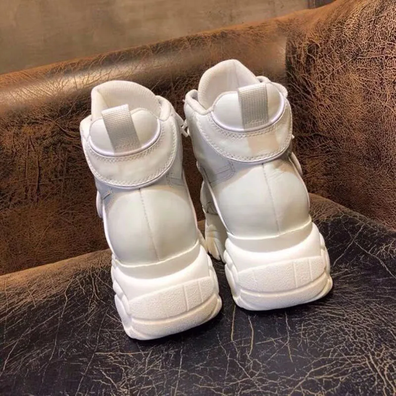 Harajuku/зимние кроссовки на платформе с круглым носком; женские ботильоны на танкетке; обувь на шнуровке; ботинки на платформе на высоком каблуке; цвет коричневый, белый
