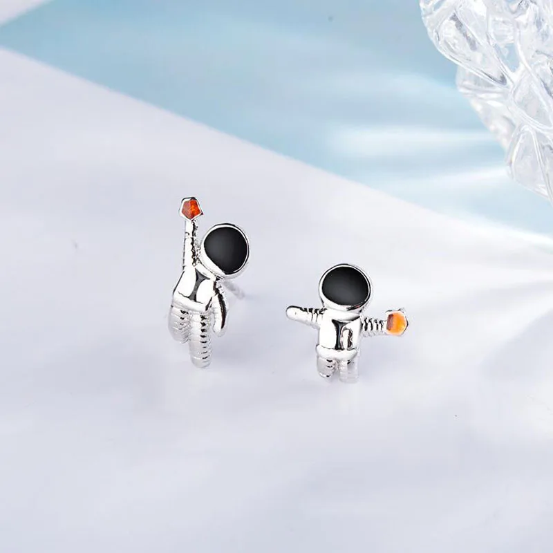 

2019 Hot Sale 925 Sterling Silver Stud Earrings Girl Jewelry Asymmetry Cartoon Astronaut Earring For Women Fashion Birthday Gift