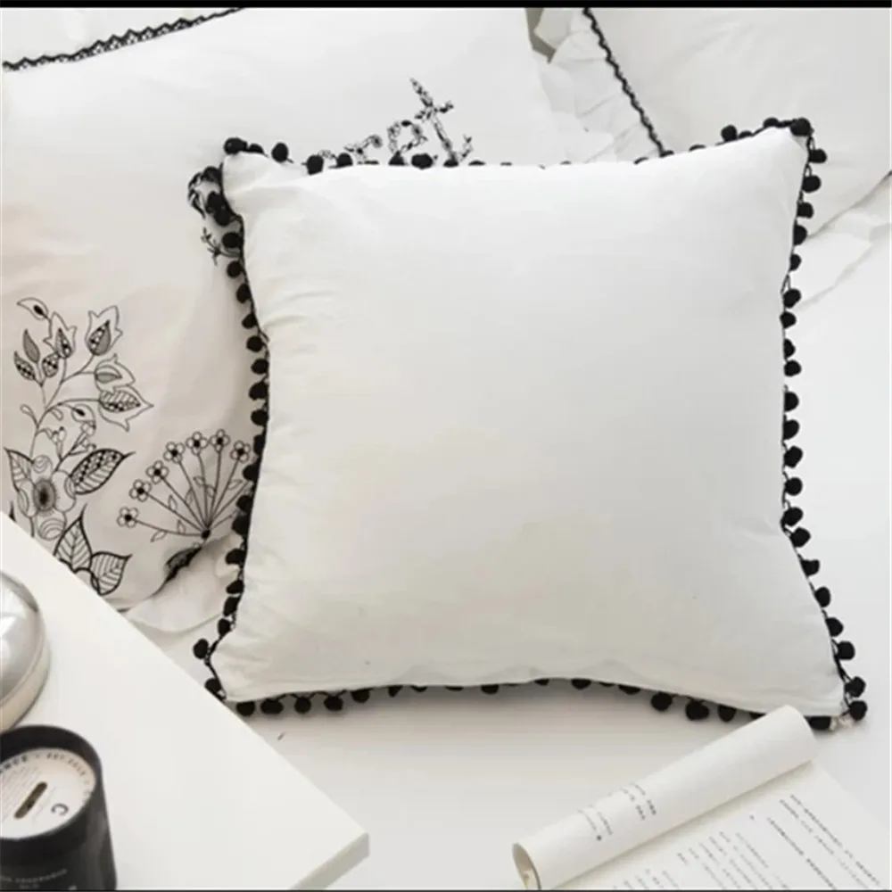 Милая хлопковая Стиль Чехлы супер мягкий помпон с кисточками в горошек, накидка для подушки, свадебный подарок, квадратичная наволочка для домашнего декора, размером 45*45 см - Цвет: White Black