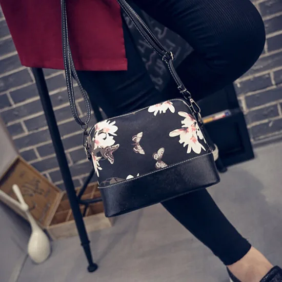 

New 2019 Women HOT Fashion 1Pcs PU Leather Fashion Shoulder Messenger Bags Floral Print Handbag Small fresh spray printed bag