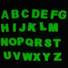 26 шт./компл. светится в темноте 26 английские буквы-игрушки наклейки Наклейка на потолок для маленьких детей комнатной световой арабские наклейки для детей