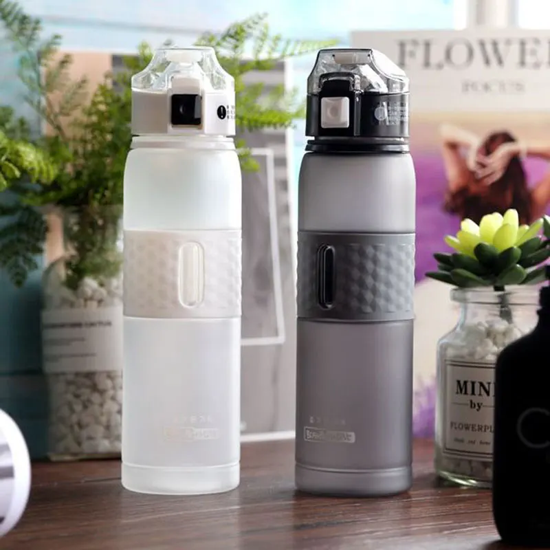 

600ml Tritan Sport Water Bottle Camping Outdoor Cycling Leak Proof Space Bottles with Lockable Drink Straw Shaker Bottles