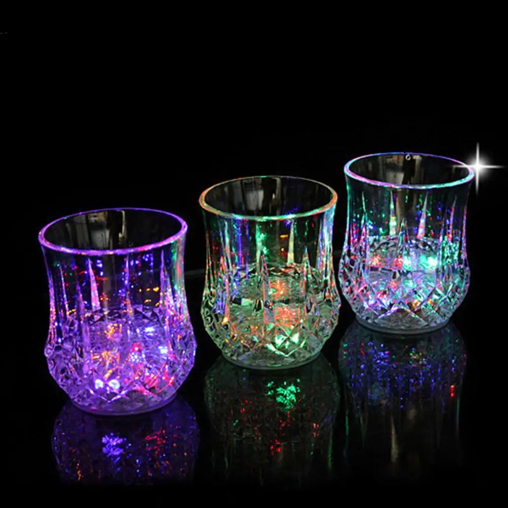 

New Pineapple Shaped Water Sensing LED Flash Light Luminous Wine Drink Cup Bar Party Supply Home Party Wedding Decoration Gift