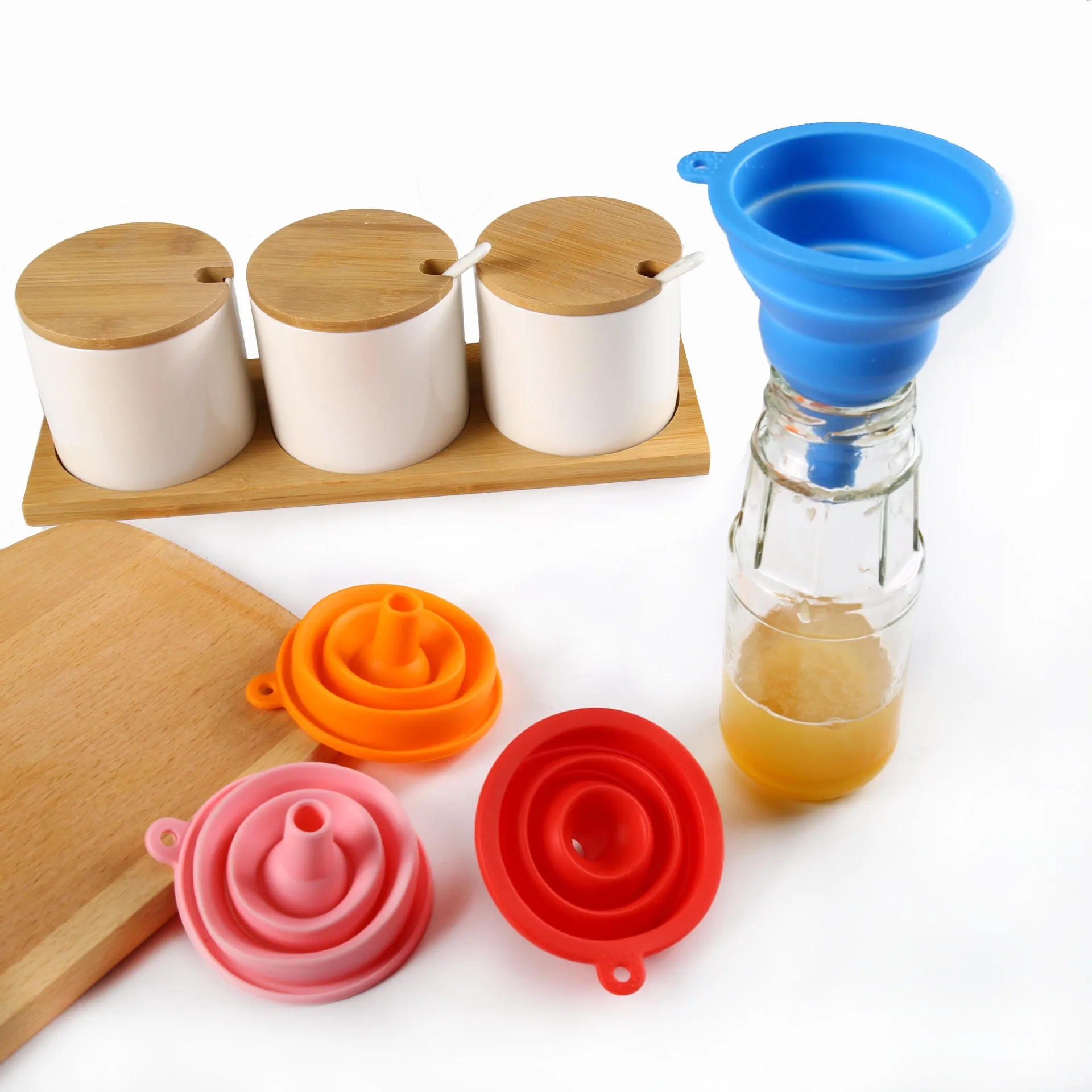 

8.5*10cm Multi-function Silicone Collapsible Funnels Folding Portable Oil Can Funnels Household Liquid Dispensing Kitchen Tools