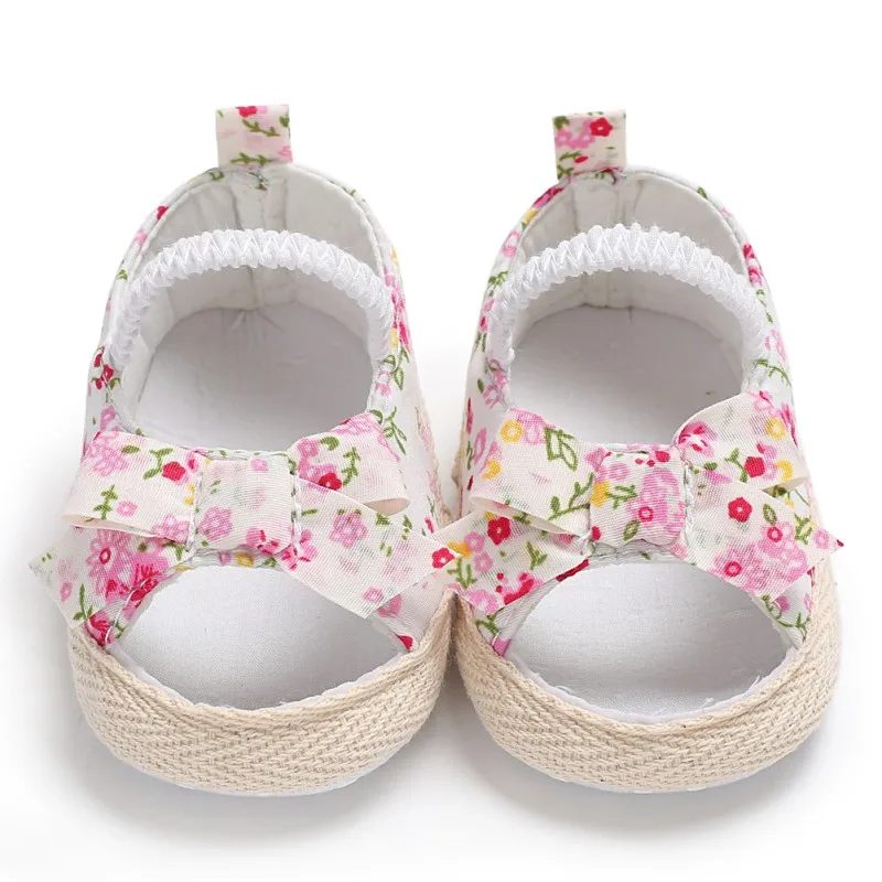 Летняя обувь принцессы для маленьких девочек; сникерсы на мягкой подошве с цветочным принтом и бантиком для малышей 0-18 месяцев