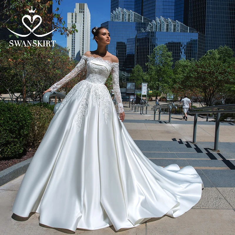 

Elegant Appliques Satin Wedding Dress 2019 Swanskirt Luxury Beaded A-Line Long Sleeve Princess Bride Gown Vestido de Noiva F135