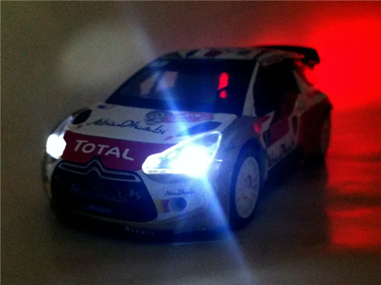 1:26 Citroen DS3 WRC литая под давлением модель автомобиля с выдвижной спинкой игрушечный звуковой светильник электронная модель автомобиля детские игрушки