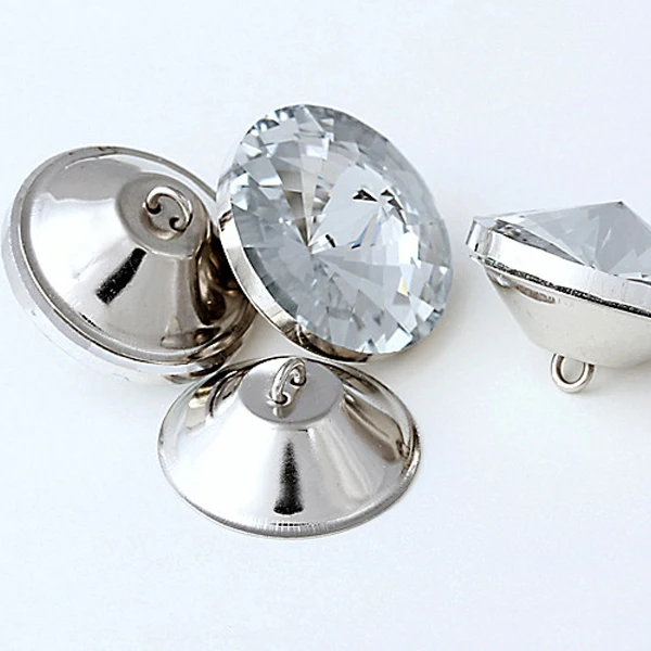 утяжка пуговицами. мебельные стразы для каретной стяжки. пуговицы для каретной стяжки. пуговицы для обтяжки кожей. мебельные пуговицы для обтяжки.