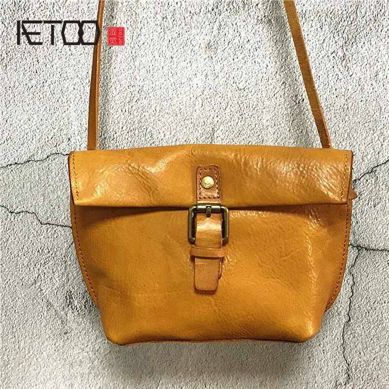 

AETOO New handbags fashion retro leather handbags rose imprint ladies diagonal handbag mini shoulder bag