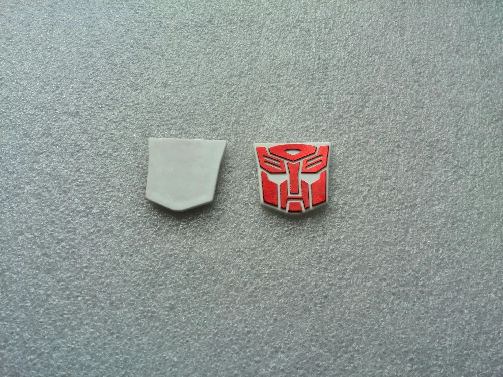 

TF Ocean Plastic  Chromed Red  Autobot Logo for MPP10 Trailer,In stock!