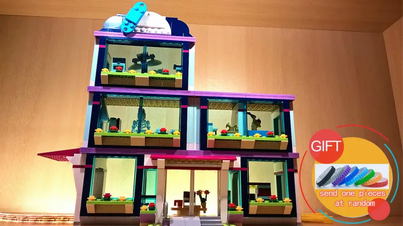 

01039 932PCS friend Series the Heartlake Hospital set Building Blocks compatible with 41318 toys for lepin