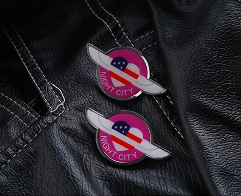 

2 pcs Metal Brooches Cyber 2077 Pins Figure Brooches Metal Badges Cosplay Gift