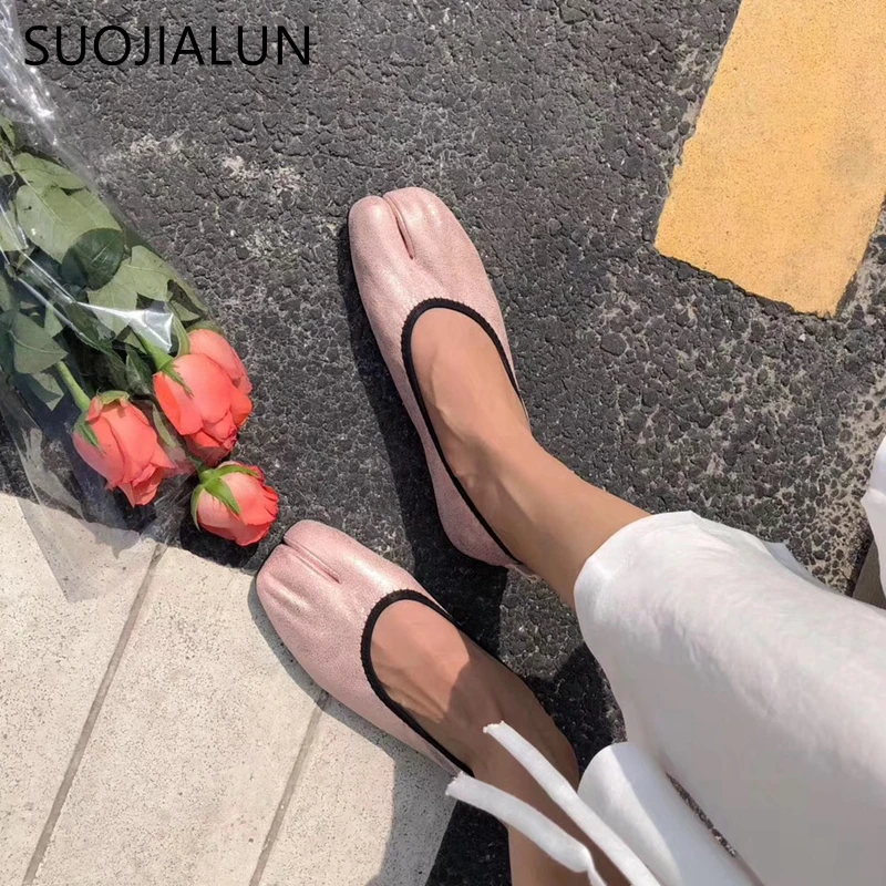 

SUOJIALUN 2019 Spring Autumn Women Flat Shoes Split Pig Toe Tabi Ninja Leather Slip On Loafers Brand Design Flats Casual Shoes
