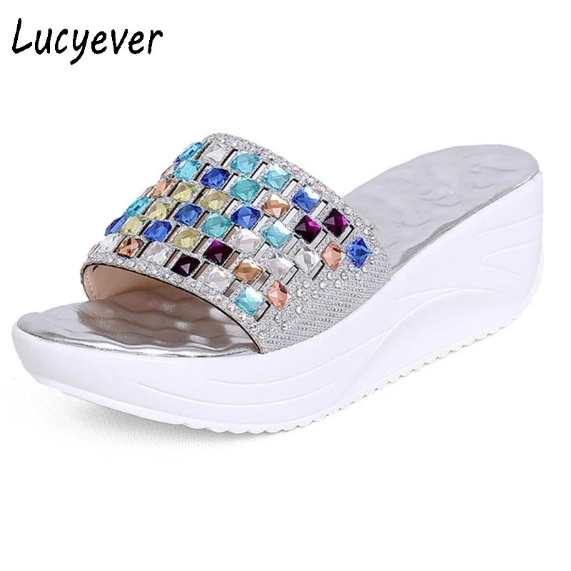 Koop Lucyever 2018 Nieuwe Zomer Kleurrijke Strass Slipper Wedge Platform Schoenen Vrouw Mode Kristal Strand Slippers Leisure Sandalen