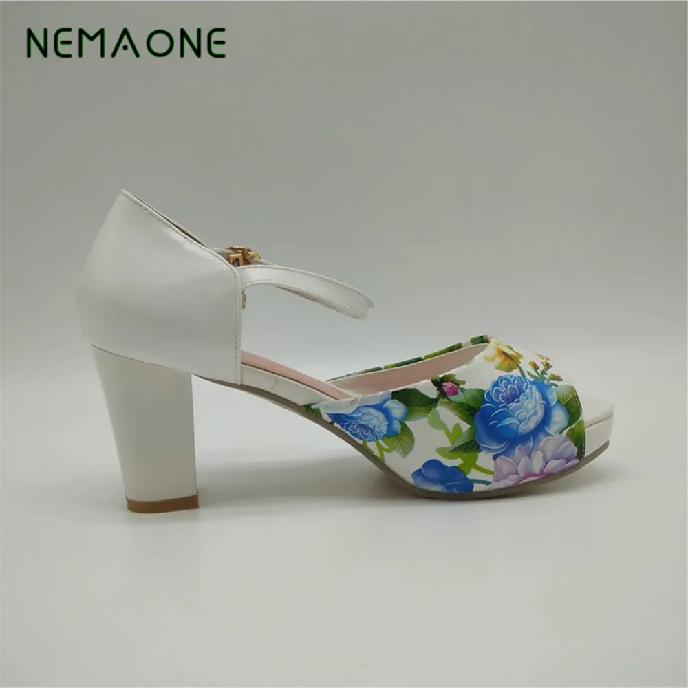 جديد المرأة صنادل الصيف أحذية النساء أحذية كعب سميك عالية الكعب الصنادل الجلدية الناعمة منصة اللمحة تو أحذية امرأة