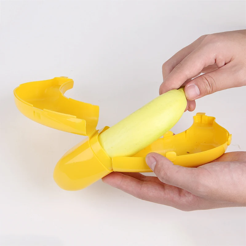 Hot Selling Banana Storage Containers Curved Fruit Saver Crisper Box Plastic Children Container Storage