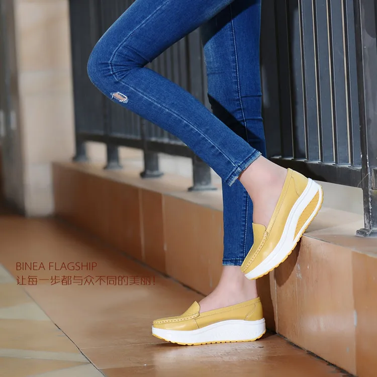 ZHENZHOU/Женская обувь; коллекция года; летние дышащие туфли из натуральной кожи с вырезами; белые туфли для медсестры; увеличивающие рост женские мокасины