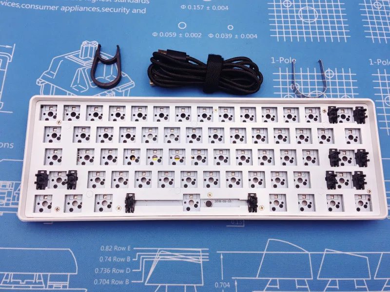 GK61S Мини Портативный 60% беспроводной Bluetooth 5,0 Gh60 GK61S комплект механическая клавиатура офисный комплект RGB беспроводная клавиатура - Цвет: White Bluetooth Suit