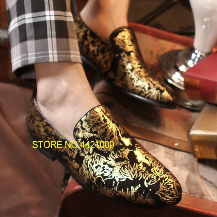 

Fashion New 2018 Embroidery Driving Shoes for men Flats Korean Style Slip on loafers Shoes Genuine leather Casual Boats Shoes