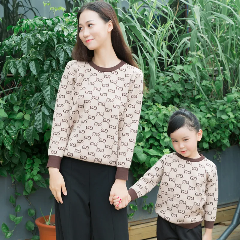 

18 New Stars with The Same Paragraph Double Jacquard Fashion Round Neck Pullover Sweater Family Fitted with A Family of Hair