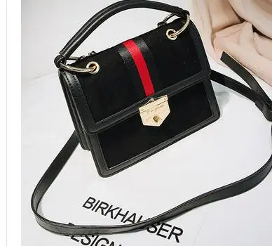 

2018 new Korean version of the portable fashion suede casual wild lock single shoulder slung small square bag.