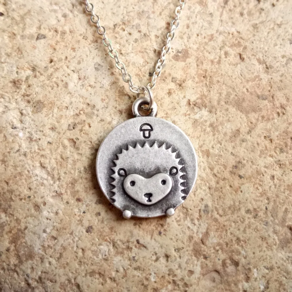 

Tummy of the hedgehog Necklace Accessories Charm 1cps