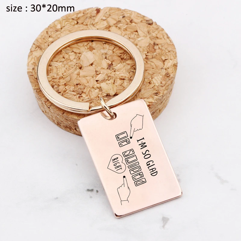 Engraved I'm So Glad We Swiped Right Fashion Keychain For Boyfriend Girlfriend Husband Wife Trendy Gift Lovers' Holder Key Ring |