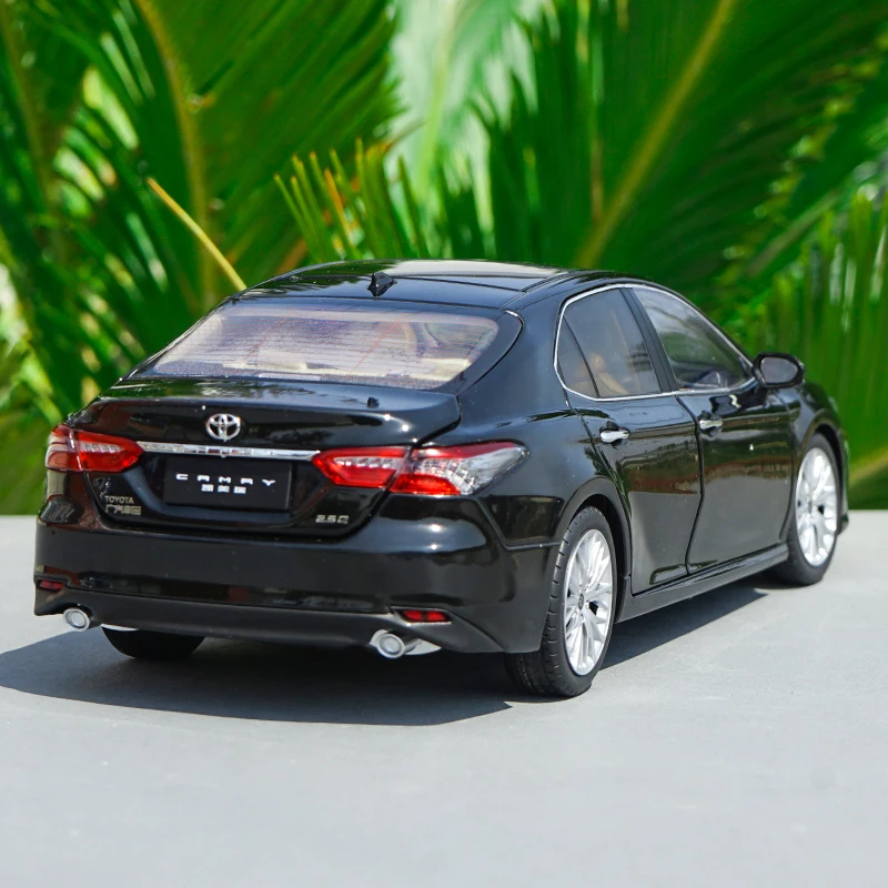 1/18 Toyota Camry 8-го поколения Литой Сплав Модель автомобиля игрушки для детей Коллекция подарков Черный Белый Красный