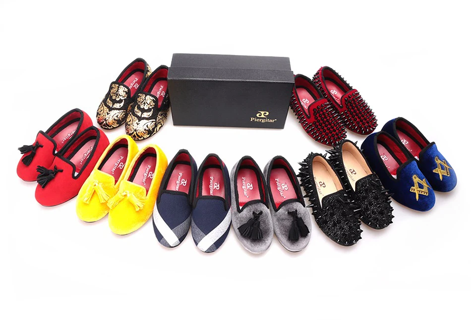 Piergitar/туфли для родителей ручной работы; одинаковые мужские лоферы; дизайнерские красные бархатные детские туфли с заклепками; праздничные и свадебные детские тапочки; лоферы