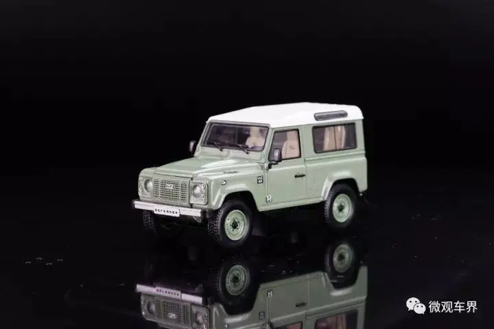 Литая под давлением модель автомобиля Почти настоящий Defender 90 Heritage Edition 1:43(зеленый)+ маленький подарок