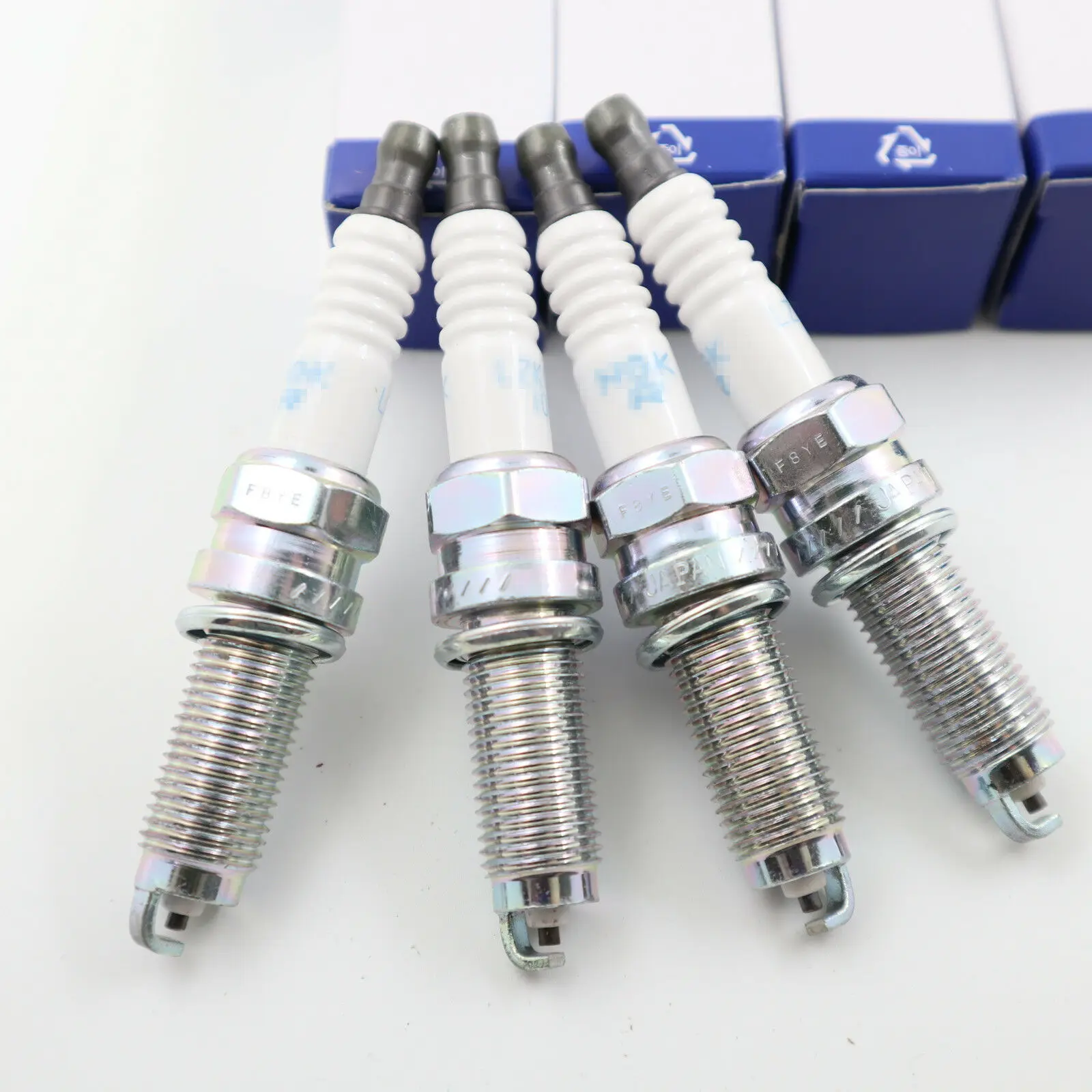 

4pcs 18855-10060 LZKR6B-10E LZKR6B10E Spark Plug For Hyundai Elantra i30 Kia Soul 1885510060