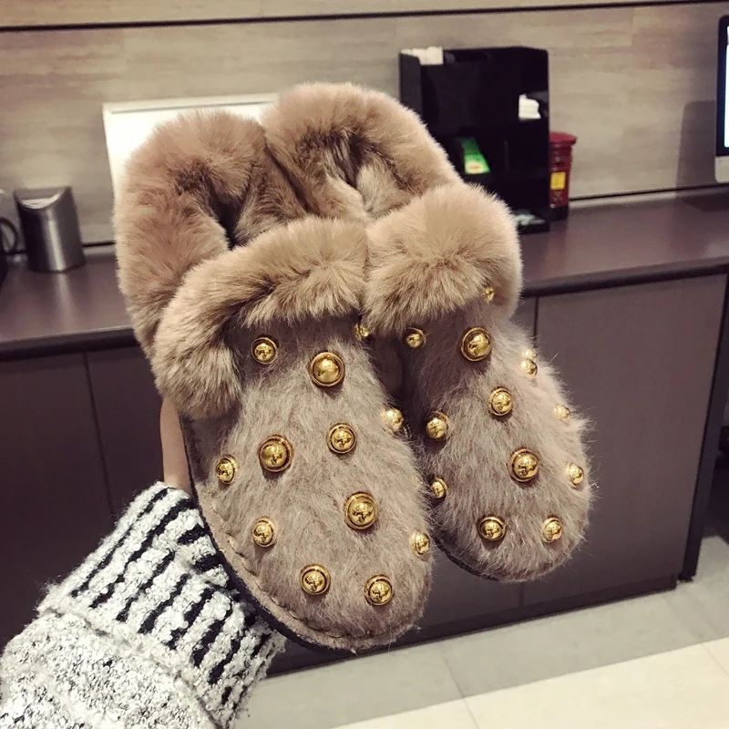 

2018 Winter new rabbit fur boots Korean version of the rivets fluffy comfortable velvet thick plush snow shoes