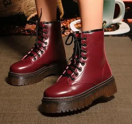 

2018 autumn and winter new England retro motorcycle boots Knight snow boots thick-soled warm Martin boots..