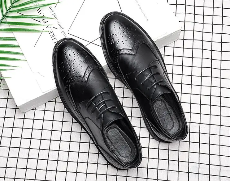 Moda De Homens Preto Shoes Vestido Inglaterra Dos Business Casual Flat Nova Primavera Grátis Masculinos Esculpido marrom Sapatos Masculino Estilo Frete Ux4wqg