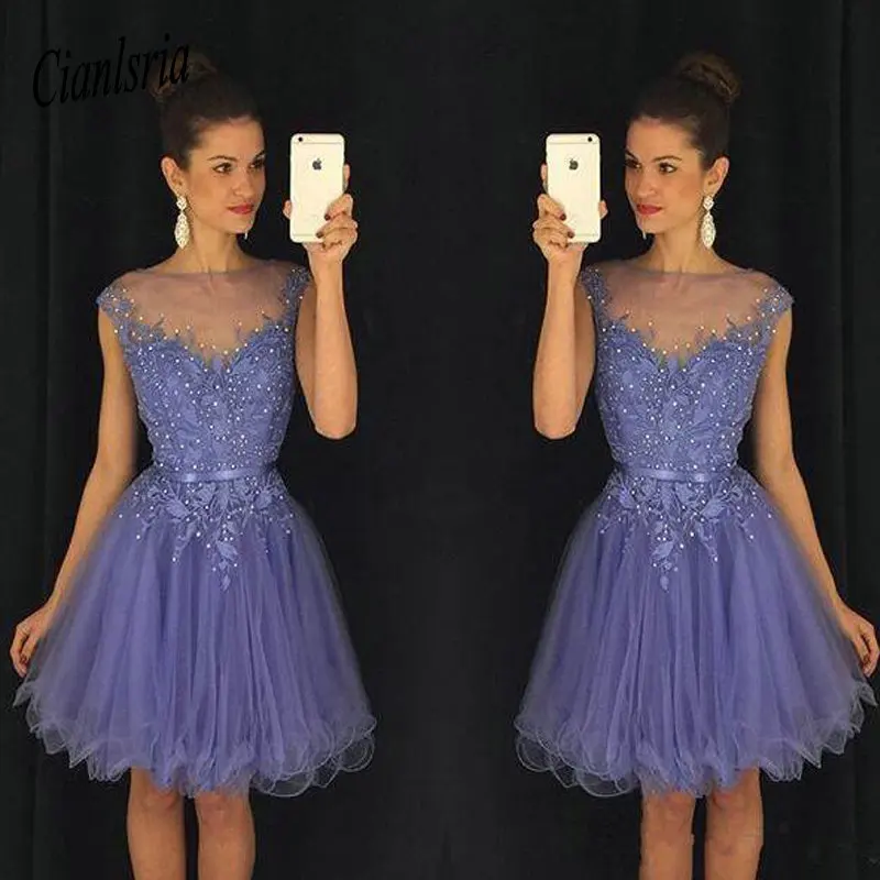 

Lavender Sheer Crew Neck Homecoming Dresses Cap Sleeves Lace Appliques Beaded Short Party Dresses with Belt Backless Mini Dress